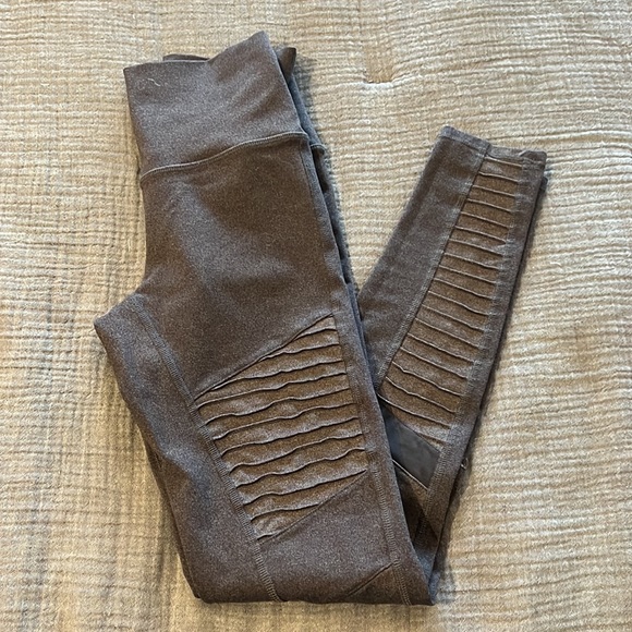 ALO high waisted moto leggings in heather grey - Picture 4 of 5